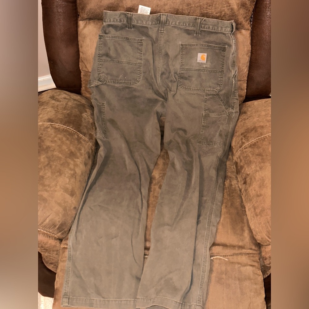 Carhartt relaxed fit cotton work/utility pants. (38/32)